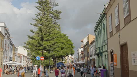 View-at-historic-old-town-part-of-La-Laguna-city,-Tenerife,-people-in-street