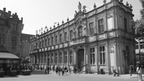 Casco-Antiguo-De-Brujas,-Centro-Histórico,-Sitio-De-La-Unesco,-Uno-De-Los-Pueblos-Fortificados-Más-Bellos-De-Europa