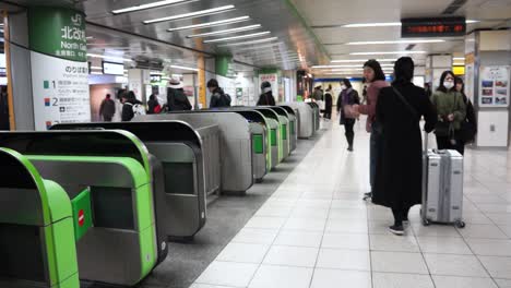 Commuters-going-through-turnstile-to-metro-platform