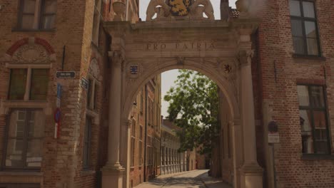 Hermoso-Centro-Histórico-De-Aldea-Fortificada-En-Brujas,-Bélgica