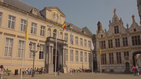 Praza-En-El-Sitio-Histórico-De-Brujas,-Sitio-De-La-Unesco,-Uno-De-Los-Pueblos-Fortificados-Más-Bellos-De-Europa-En-Bélgica