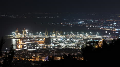 Zeitraffer,-Containerschiff,-Beladung,-Entladung,-Stadthafen,-Nachtleben,-Thessaloniki,-Griechenland
