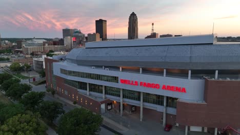 Wells-Fargo-Arena-in-downtown-Des-Moines,-Iowa