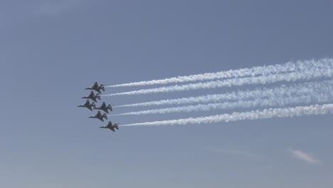 Pases-Bajos-Del-Equipo-De-Aviones-De-Combate