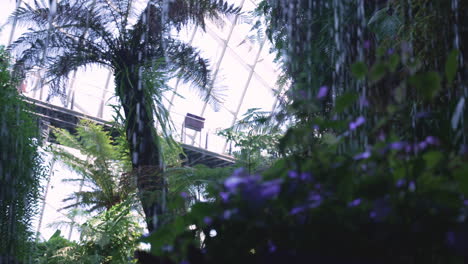 Blick-Vom-Wasserfall-Auf-Die-Gärten-An-Der-Bucht-In-Singapur