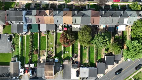 Top-down-shot-of-rowhomes-in-American-city-with-small-yards