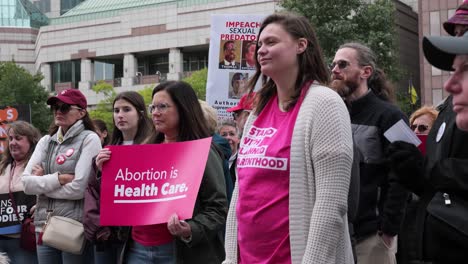 Mujeres-En-La-Manifestación-Pro-elección---Número-1,-Columbus,-Ohio-En-La-Cámara-De-Representantes-Del-Estado-De-Ohio