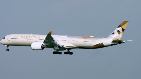 Etihad-Airways-A350-prepares-for-Landing-at-Suvarnabhumi-Airport,-Thailand