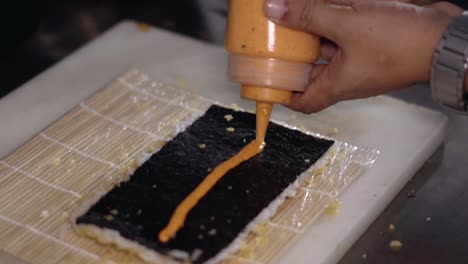 Receta-De-Sushi-Comida-Japonesa-Haciendo-Vista-De-Cerca