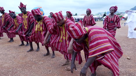 Compañía-De-Danza-Yoruba-Actúa-En-Un-Evento-Cultural-En-Kubwa,-Nigeria