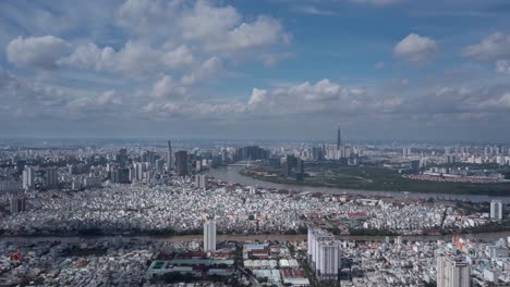 Hiperlapso-De-Drones-De-La-Ciudad-De-Ho-Chi-Minh-En-Un-Día-Soleado-Con-Cielo-Azul-Y-Nubes-En-Movimiento