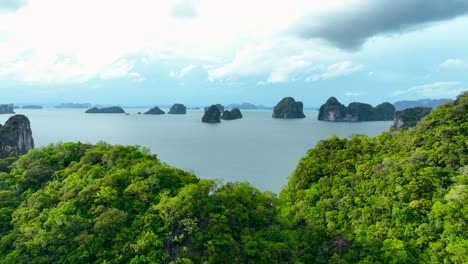 Luftaufnahmen-Von-Felsigen-Inseln-In-Thailand
