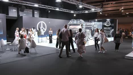 Elegancia-En-Exhibición:-Mostrando-Talento-En-La-Mercedes-Benz-Fashion-Week-Madrid.