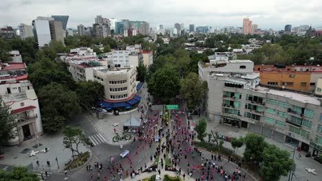 Drone-Shot-Of-Maraton-De-La-Ciudad-De-Mexico-In-Polanco