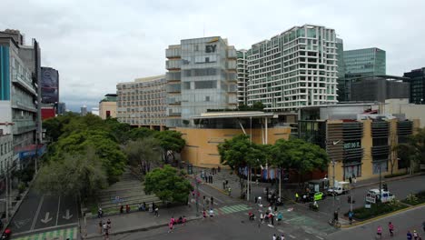 Toma-De-Drone-Del-Maratón-De-La-Ciudad-De-México-En-El-Barrio-De-Polanco