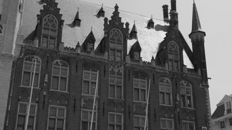 Detalle-Arquitectónico-En-Brujas,-Ciudad-Declarada-Patrimonio-De-La-Humanidad-Por-La-Unesco---Bélgica