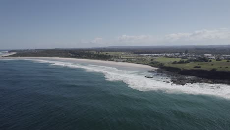 Panorama-Von-Whites-Head,-Sharpes-Beach-Und-Flachem-Felsen-In-Ballina,-New-South-Wales,-Australien