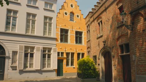 Facade-of-building-in-old-town-in-Bruges---World-Heritage-City,-Belgium