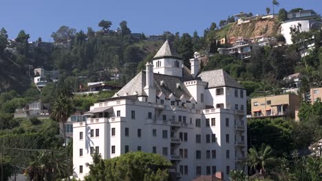 Luftaufnahme-Des-Berühmten-Chateau-Marmont-Hotels,-Los-Angeles,-Kalifornien,-USA,-Drohnenaufnahme