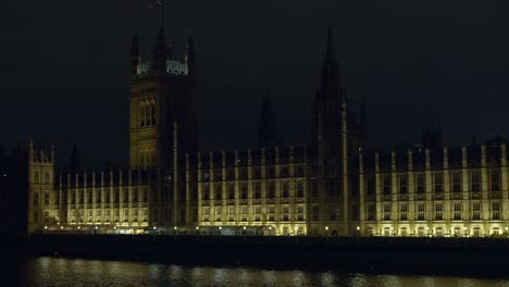 Palacio-De-Westminster-Por-La-Noche,-Londres,-Reino-Unido