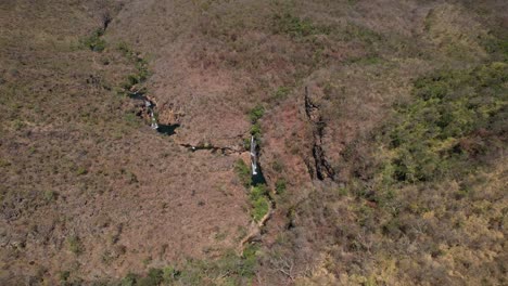 aerial-view-of-the-waterfall-Encontro-in-the-Complexo-Macaquinhos,-Goiás,-Chapada-dos-veadeiros,-brazil