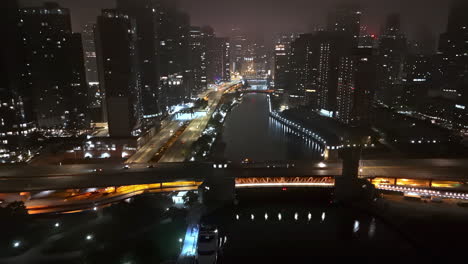 Aerial-view-of-traffic-on-the-Franklin-Delano-Roosevelt-Bridge,-misty-night-in-Chicago,-USA