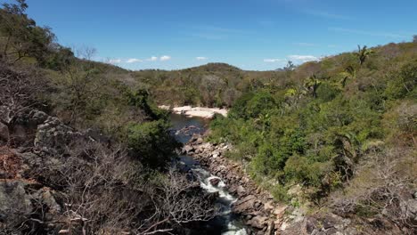 drone-view-Funil-do-Rio-preto,-Tocantinzinho-river,-beach-with-river,-Colinas-do-Sul,-Goiás,-Brazil