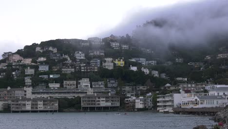 Puerto-De-Sausalito---Vista-Panorámica-De-Niebla
