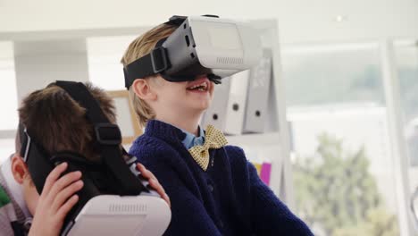 Smiling-boys-using-virtual-reality-headset-4K-4k