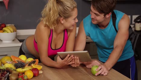 Cpouple-with-healthy-life-using-tablet