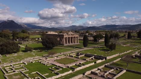 Luftaufnahme-Griechischer-Tempel-Im-Archäologischen-Park-Paestum