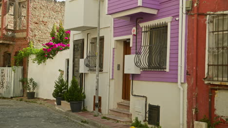 Das-Farbenfrohe-Viertel-Balat-Und-Fener-Beherbergt-Den-Stadtteil-Istanbul