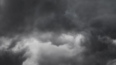 4k-Ansicht-Dramatischer-Dunkler-Wolken-Und-Blitze