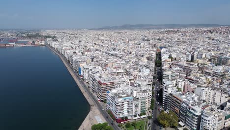 Griechische-Schönheit:-Weißer-Turm-In-Der-Stadt-Thessaloniki-–-Luftaufnahmen-Tagsüber
