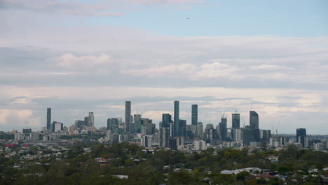 4K-View-Of-Scenic-Brisbane-CBD-Cityscape-Buildings-With-Slow-Moving-Clouds-In-Sky,-Australia