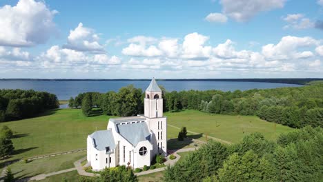 Aerial-footage-showcases-a-serene-lakeside-church