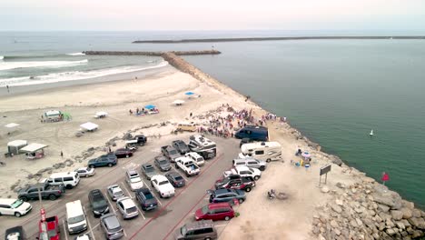 Vista-De-Drones-Del-Puerto-Junto-Al-Mar