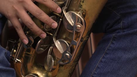 Playing-an-old-saxophone,-serenade-with-fingers-dancing-on-the-keys