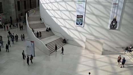 Caminando-Dentro-Del-Museo-Británico,-Londo