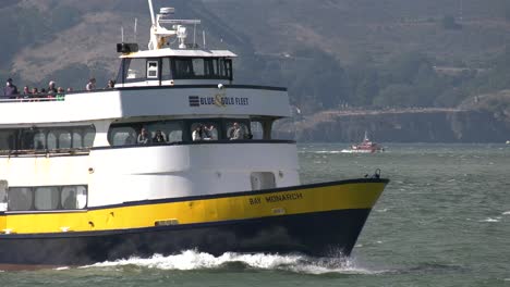 boats-cruising-through-bay-waters