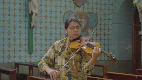Faith-and-music,-violinist-playing-at-Medalla-Milagrosa-Church,-Quito,-Ecuador