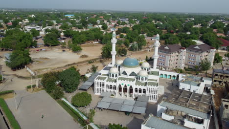 Muhammadu-Indimi-central-mosque,-maiduguri,-Borno-State,-northern-Nigeria---aerial-reveal
