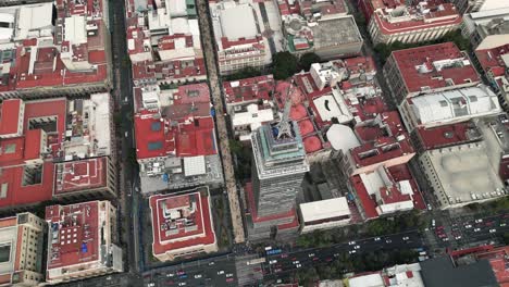 Sobre-El-Centro-Histórico,-Vista-De-Drone-De-La-Torre-Latinoamericana