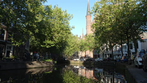 Reflections-Over-Canal-With-Gouwekerk-Church-At-Background-In-The-Dutch-City-Of-Gouda,-Netherlands