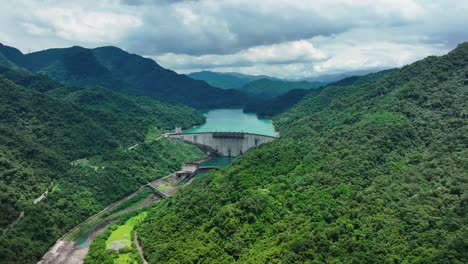 Idyllic-mountain-landscape-in-Taiwan-with-dam-and-lake-of-Feicui-during-cloudy-day