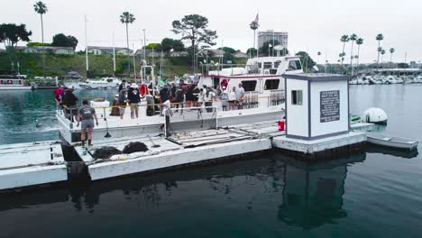 Barco-De-Pesca-Deportiva-Del-Sur-De-California-Agarrando-Cebo