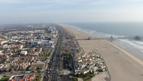 Panoramic-aerial-view-of-the-seaside-city-of-Huntington-Beach,-California