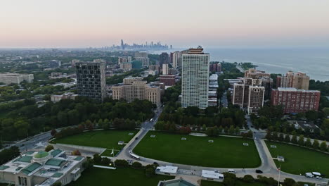 Museum-of-Science-and-Industry,-colorful-dawn-in-Chicago---pull-back,-drone-shot