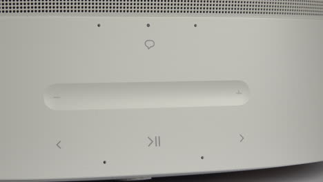 Close-up-view-of-the-Sonos-Era-300-on-a-rotating-table