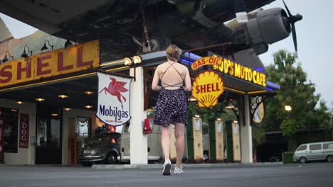 A-Female-Tourist-Visiting-The-Rod-Fai-Srinagarindra-Train-Night-Market-In-Bangkok,-Thailand